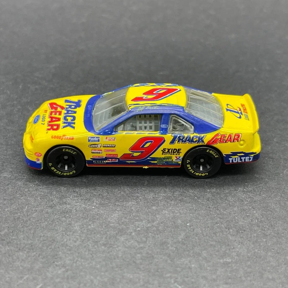 Racing Champions Jeff Burton #9 1997 Ford Thunderbird Race Car Track Gear 1/64